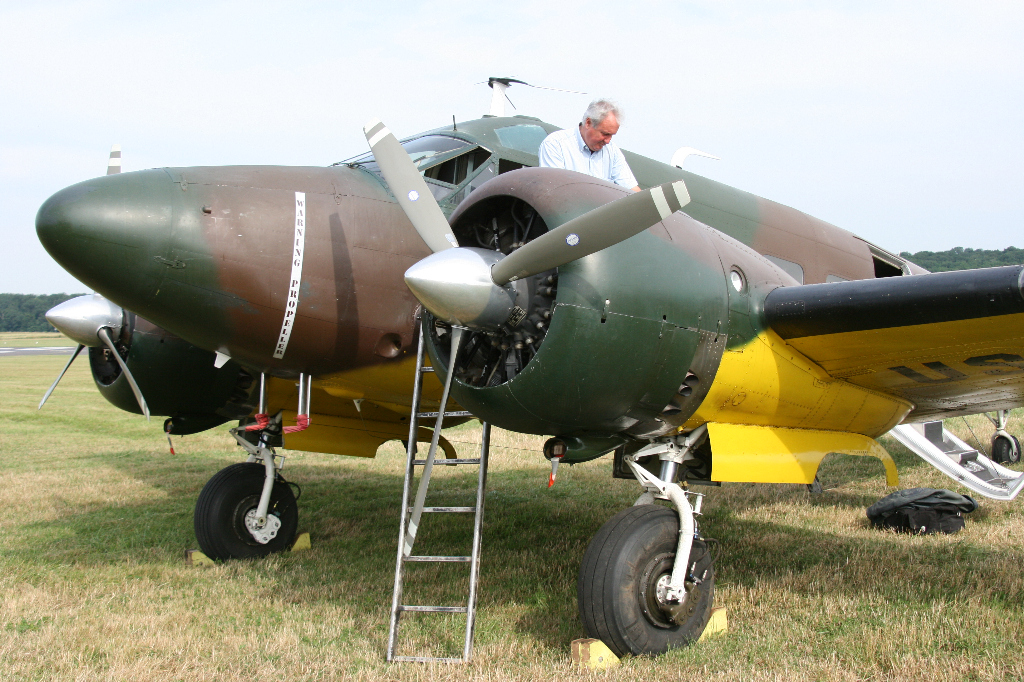 2008 06 LFQU F-AZEJ BEECH E-18S BICHETTE